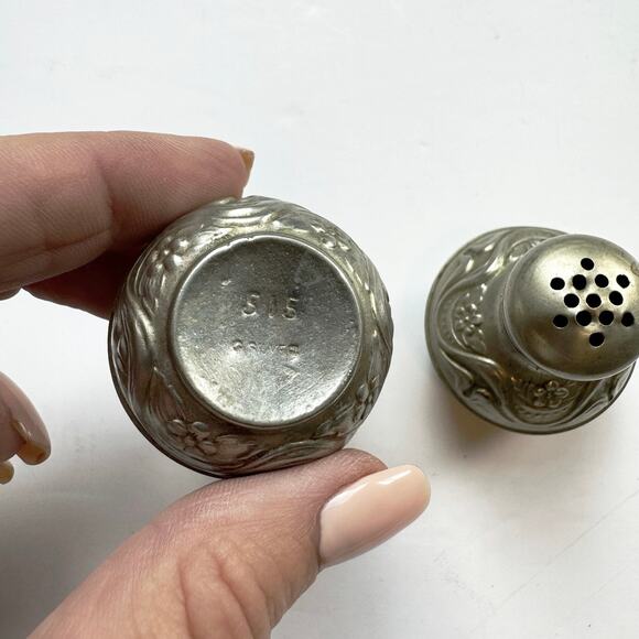 Vintage Salt and Pepper Shakers 515 Silver Antique Kitchen Miniature - Picture 3 of 8